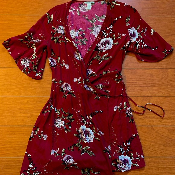 Charlotte Russe Dresses & Skirts - Charlotte Russe Floral Dress